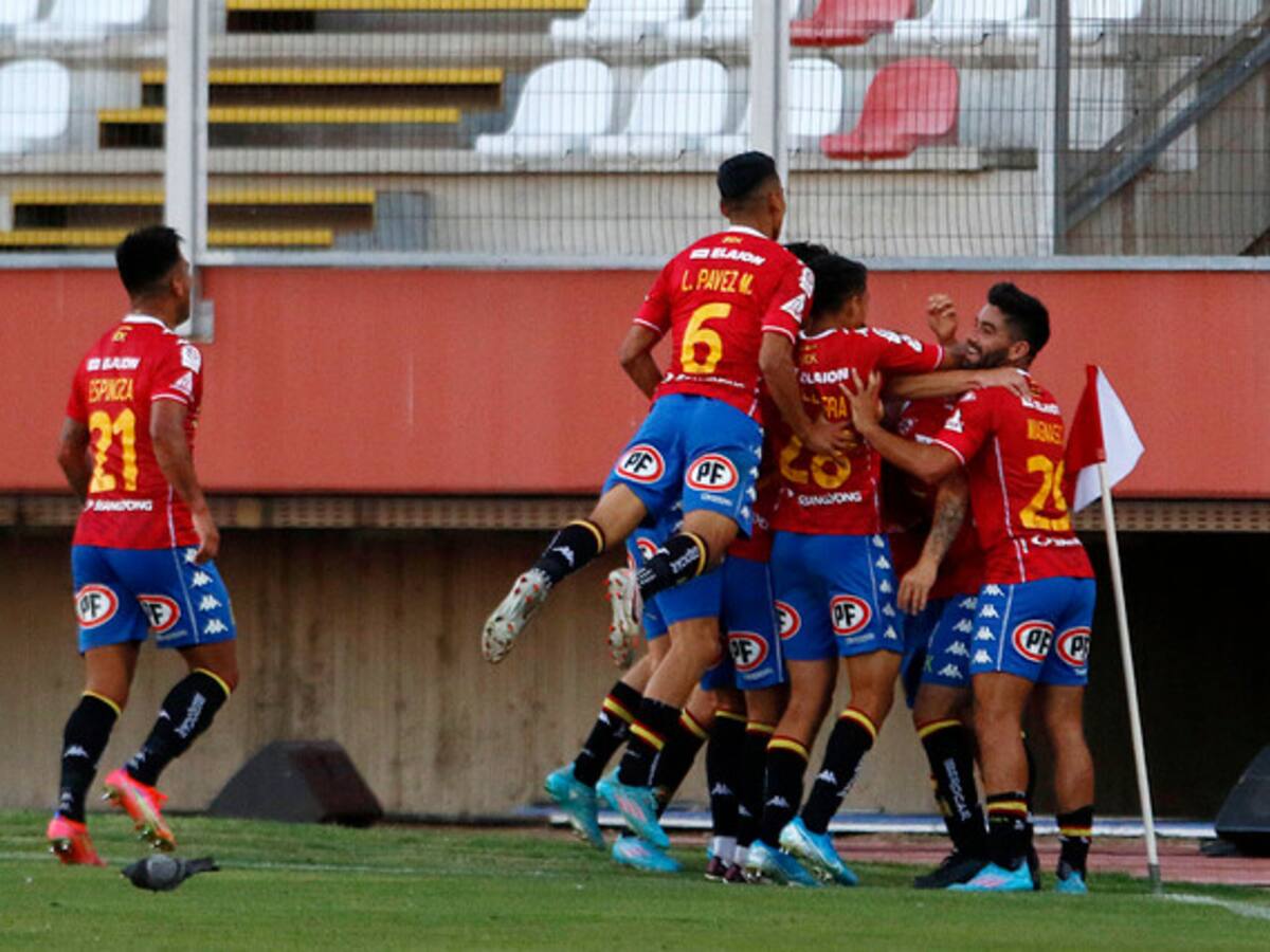 Unión Española venció con un hombre menos a Curicó en La Granja y se ilusiona en el Campeonato Nacional