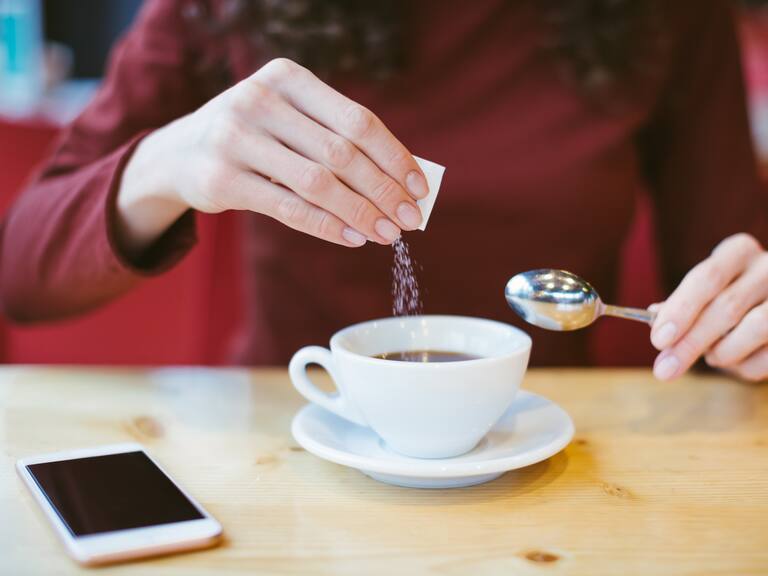 Este es el endulzante que incrementaría el riesgo de ataques al corazón, según un nuevo estudio