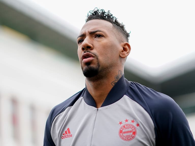 MUNICH, GERMANY - NOVEMBER 24: In this handout image provided by FC Bayern Muenchen arrives Jerome Boateng for a training session at Bayern&#039;s training ground Säbener Strasse ahead of the UEFA Champions League Group A stage match between FC Bayern Muenchen and RB Salzburg at Allianz Arena on November 24, 2020 in Munich, Germany.  (Photo by Handout/FC Bayern via Getty Images)