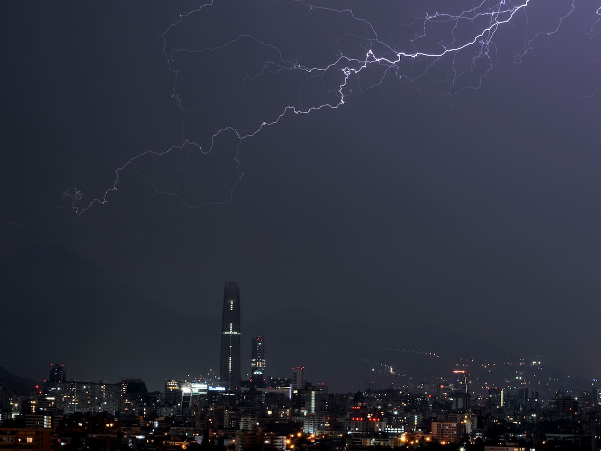 Incluyendo la RM: emiten aviso por tormentas y precipitaciones en tres regiones de Chile para hoy viernes 31 de octubre