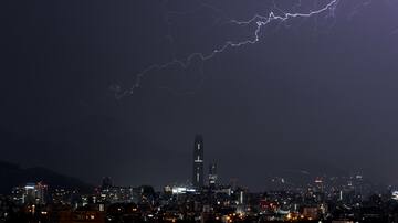Declaran Alerta Temprana Preventiva para diez comunas de la Región Metropolitana ante pronóstico de lluvia, viento y tormentas eléctricas