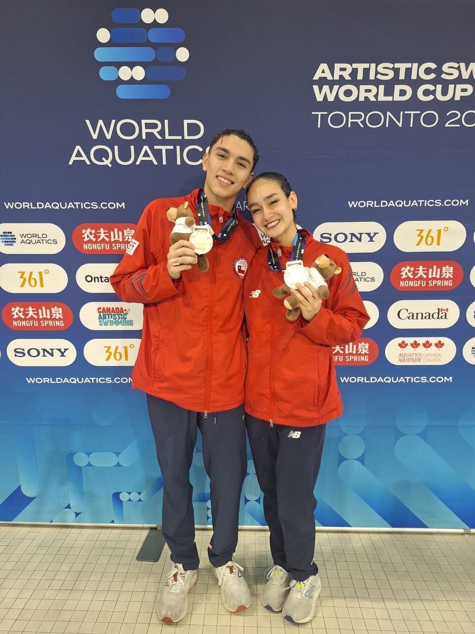 Theodora Garrido y Nicolás Campos brillaron en la Copa del Mundo de Natación Artística