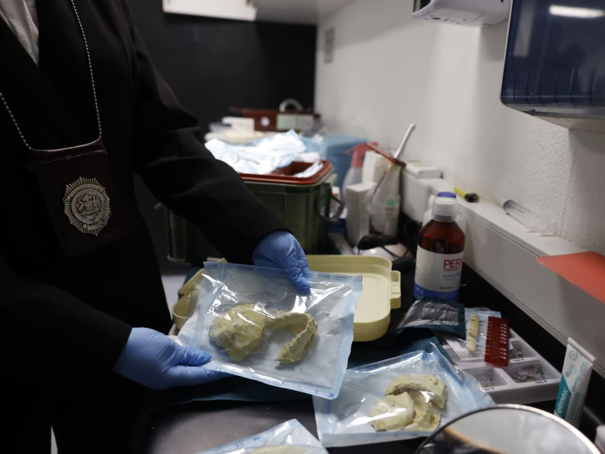 Operaba sin autorización: PDI allana clínica dental ubicada en pleno centro de Santiago