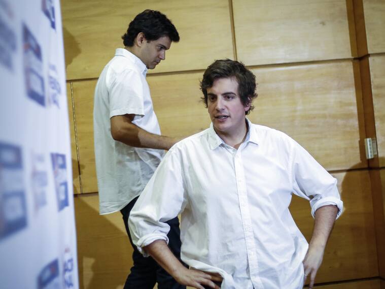 29 de diciembre del 2019/SANTIAGOLos diputados Diego Schalper y Sebastián Torrealba, se refieren a las acciones que se tomarán en contra del diputado Hugo Gutiérrez.
FOTO: SEBASTIAN BELTRAN GAETE/AGENCIAUNO