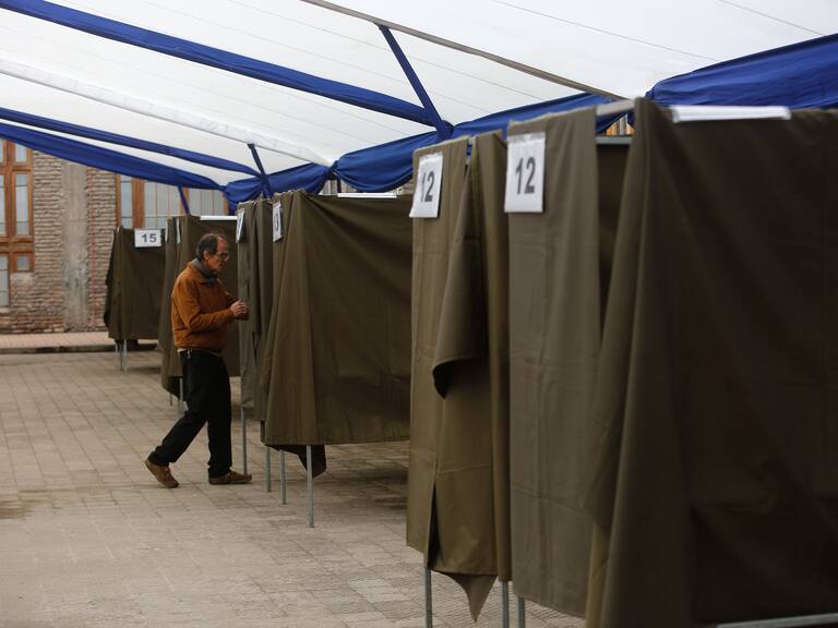Tras las Primarias 2024: ¿Cuándo son las próximas elecciones en Chile según el Servel?, ¿Serán obligatorias?