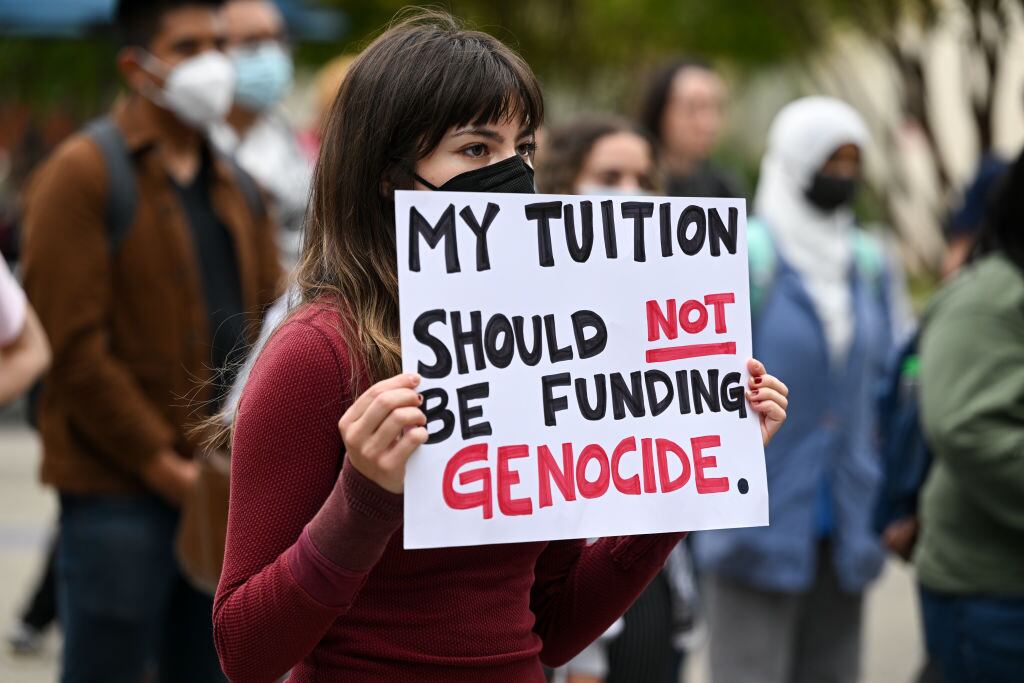 Los estudiantes de la Universidad de San José en California de Estados Unidos protestan contra el genocidio en la Franja de Gaza de Palestina.