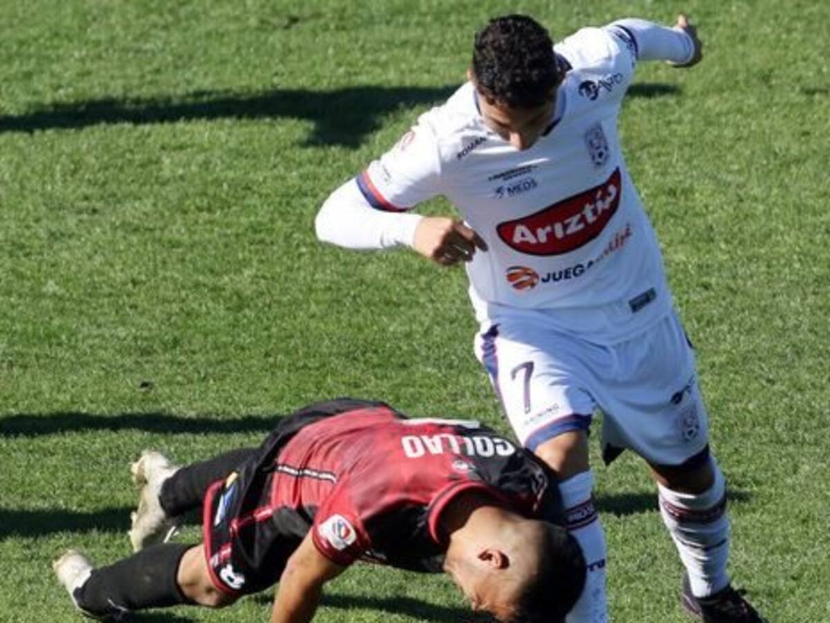 Caso de covid-19 en la terna de árbitros complica el desarrollo del duelo entre Antofagasta y Deportes Melipilla