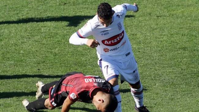 Caso de covid-19 en la terna de árbitros complica el desarrollo del duelo entre Antofagasta y Deportes Melipilla