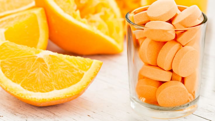 ¿Sirve tomar vitamina C para prevenir resfríos? Esto dice la ciencia