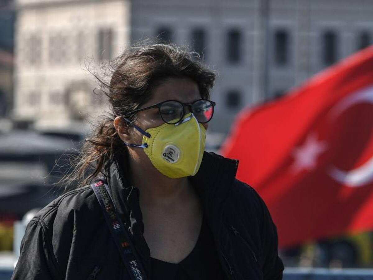 Leer diez libros: Provincia de Turquía impondrá nuevas sanciones a quienes no utilicen mascarilla