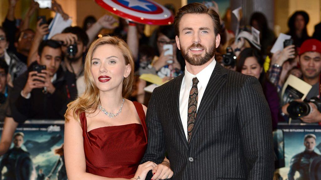 Scarlett Johansson y Chris Evans.