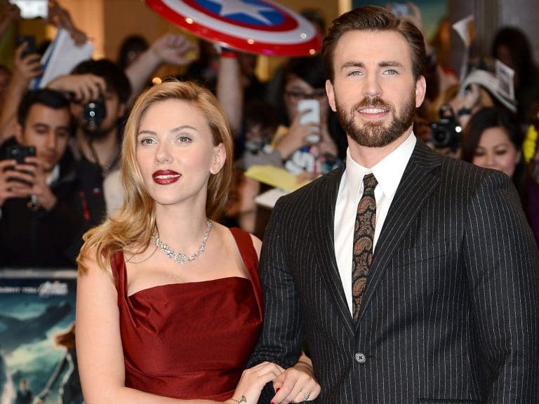 Scarlett Johansson y Chris Evans.