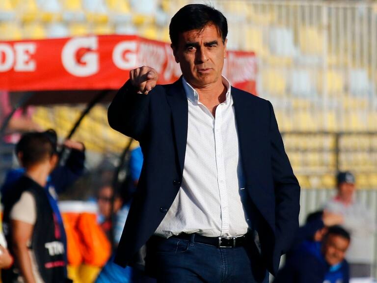 Gustavo Quinteros urge el arribo de los últimos dos refuerzos a Colo Colo: "Va a ser un torneo más competitivo que el anterior"