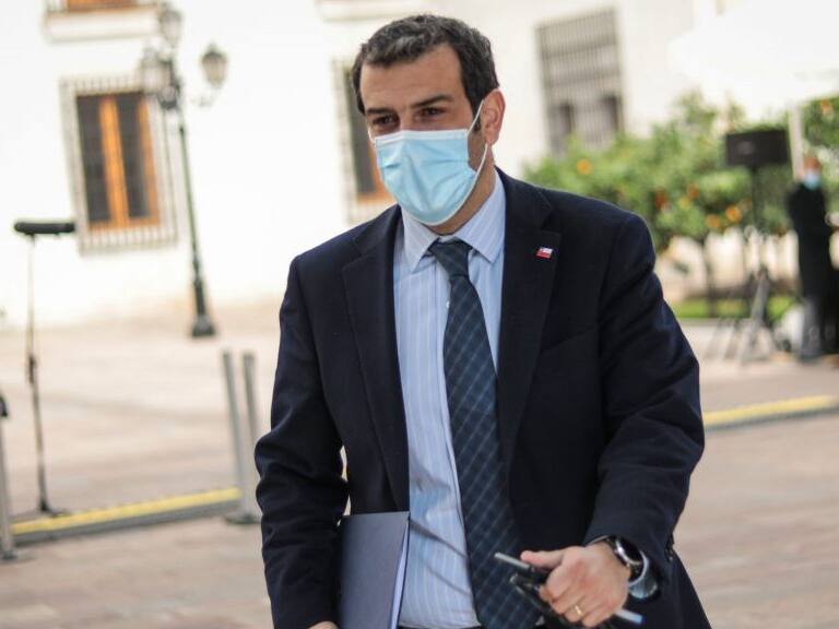 9 de agosto del 2021/SANTIAGOEl ministro del Interior, Rodrigo Delgado, llega al integrar el comité político ampliado en el Palacio de La Moneda.
FOTO: SEBASTIAN BELTRAN GAETE/AGENCIAUNO