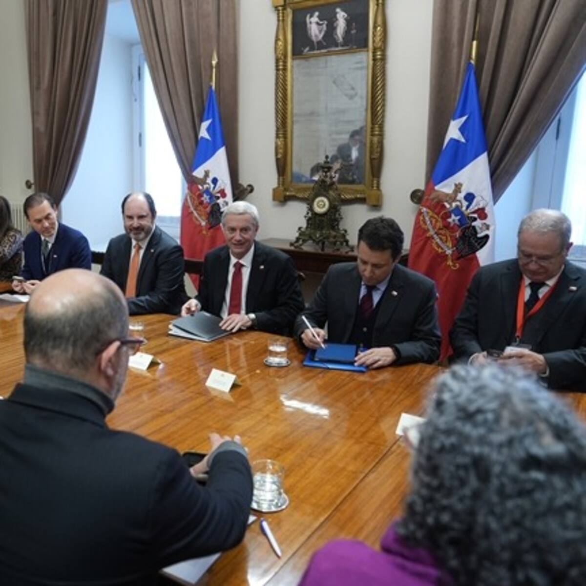 Presidente Kast se reúne con la directiva de la ANEF en La Moneda para abordar condiciones del sector público