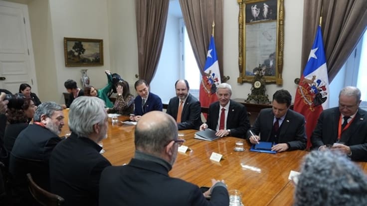 Presidente Kast se reúne con la directiva de la ANEF en La Moneda para abordar condiciones del sector público