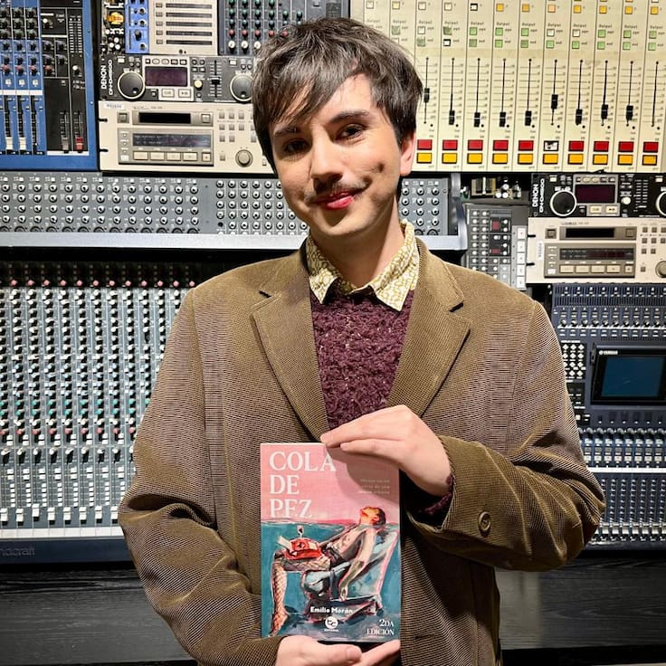 Autor chileno Emilio Morán presenta “Cola de Pez”: “Cuando uno se asume cola o travesti, el otro se queda sin chiste, pierde poder”