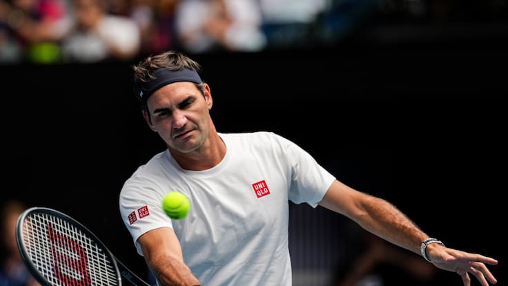 Con 44 años, Roger Federer vuelve a jugar y derrota al número 13 del ranking ATP