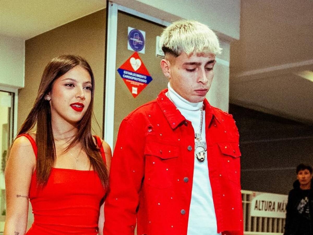 “Fuiste muy falta de respeto”: Ak4:20 es elogiado tras defender a Ignacia Antonia de una fanática que la empujó