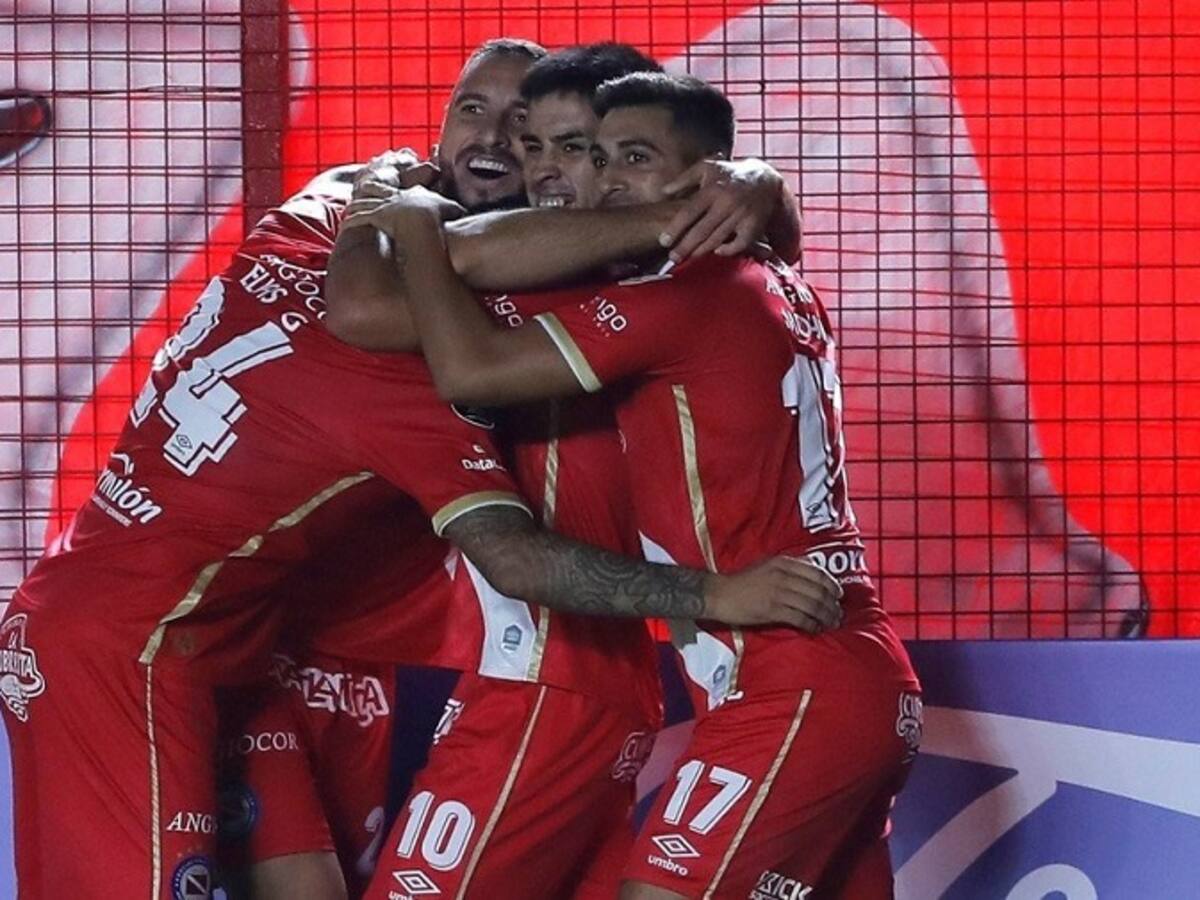Argentinos Juniors se impuso sobre Nacional y quedó comandando el grupo de la UC en la Copa Libertadores