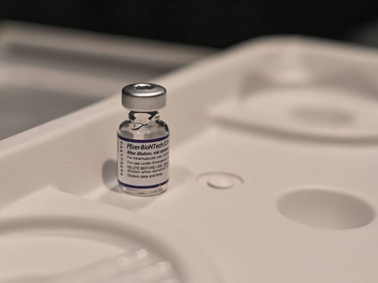 Una dosis de la vacuna de Pfizer y BioNtech contra el coronavirus covid-19