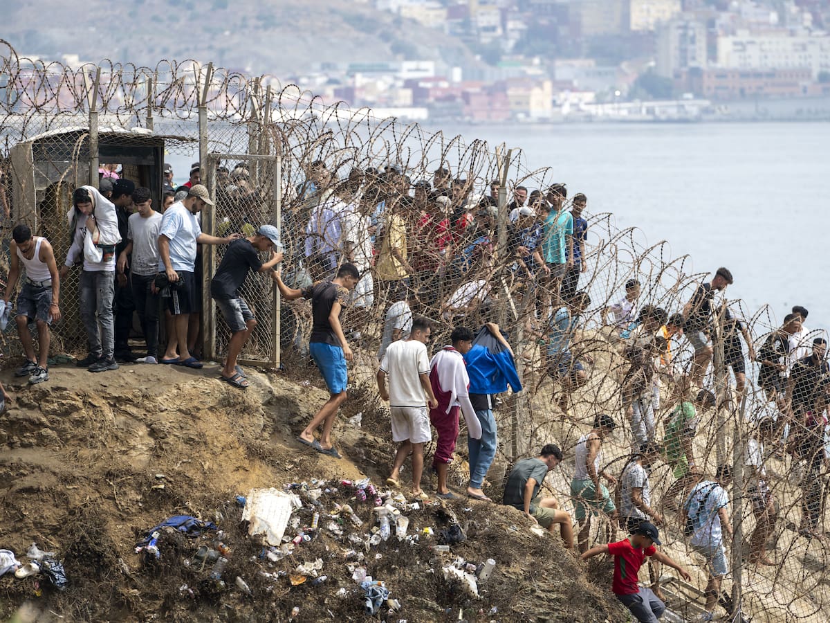 Crisis migratoria en España: ¿qué está pasando y por qué el Gobierno español moviliza al Ejército en Ceuta?
