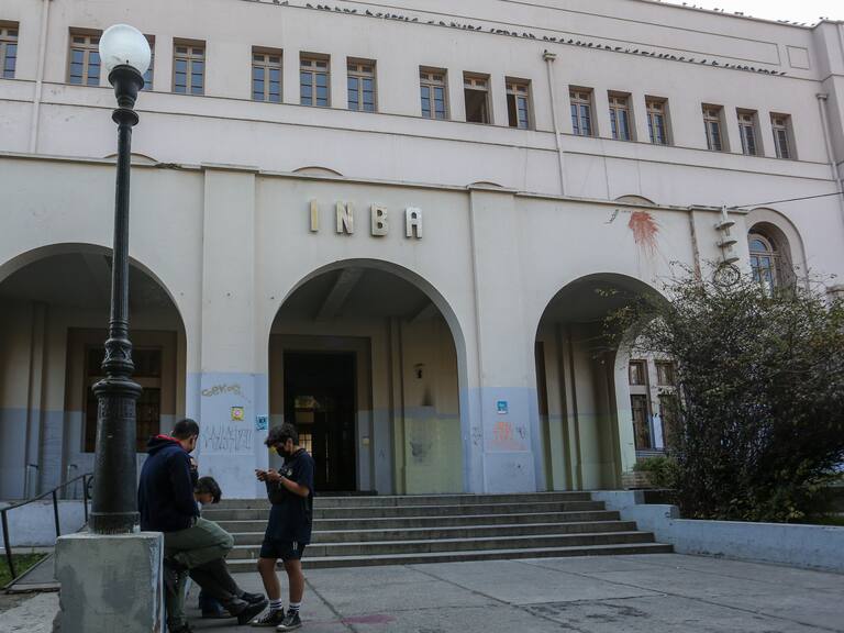 Apoderados del INBA tras tragedia que dejó estudiantes en riesgo vital: “Siempre habrá quien esté dispuesto a arriesgar su vida para ser escuchado”