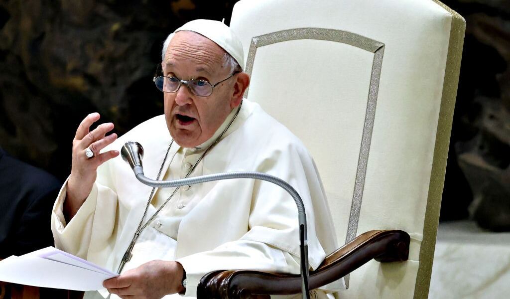 Papa Francisco regaña a mujer