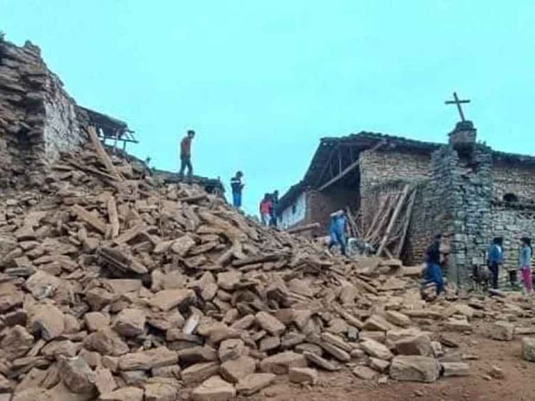 Rescate tras terremoto en Perú