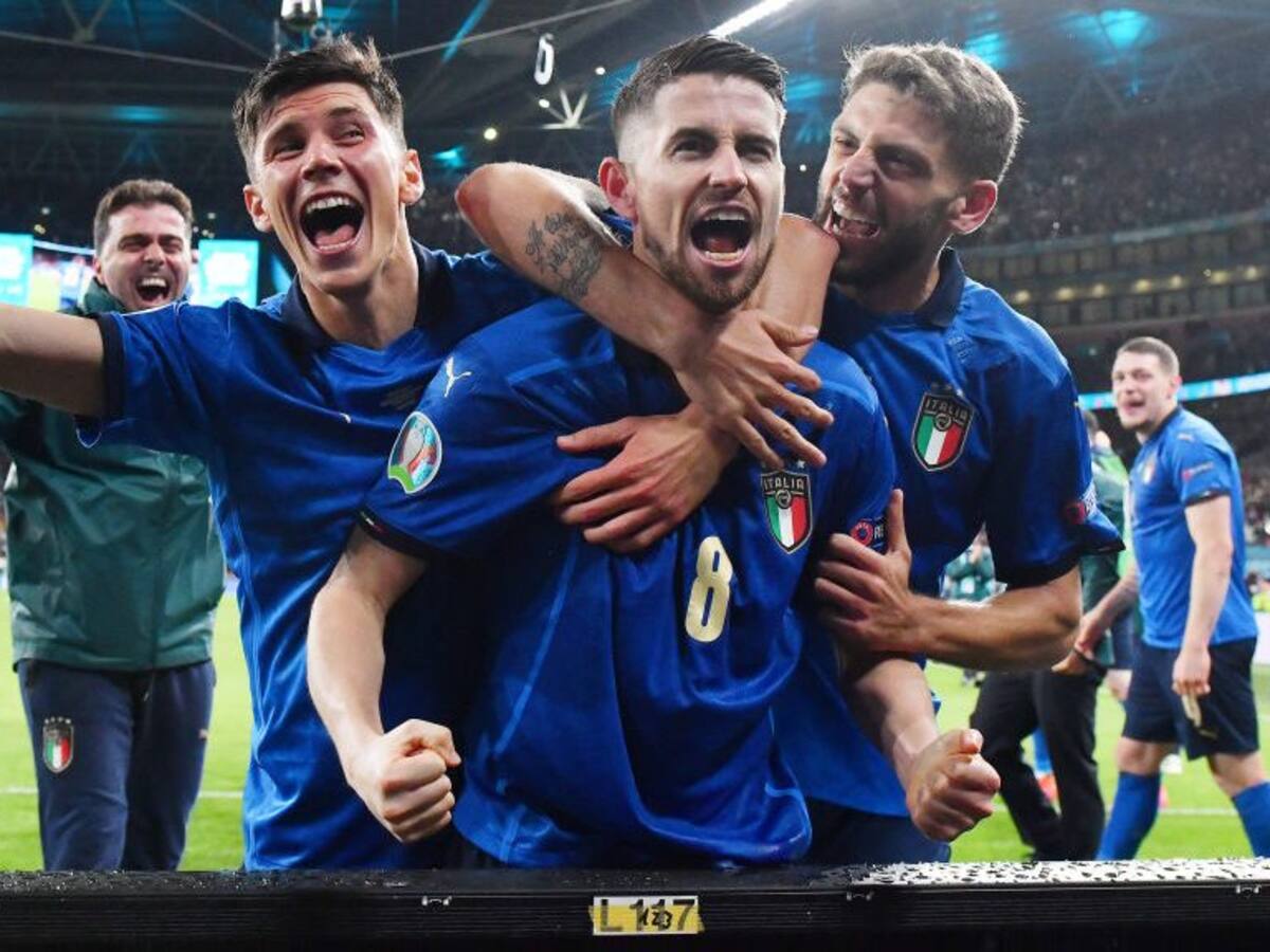 «En el amor todo es empezar…»: Plantel de Italia festejó su paso a la final de la Euro 2020 al ritmo de Raffaella Carrà