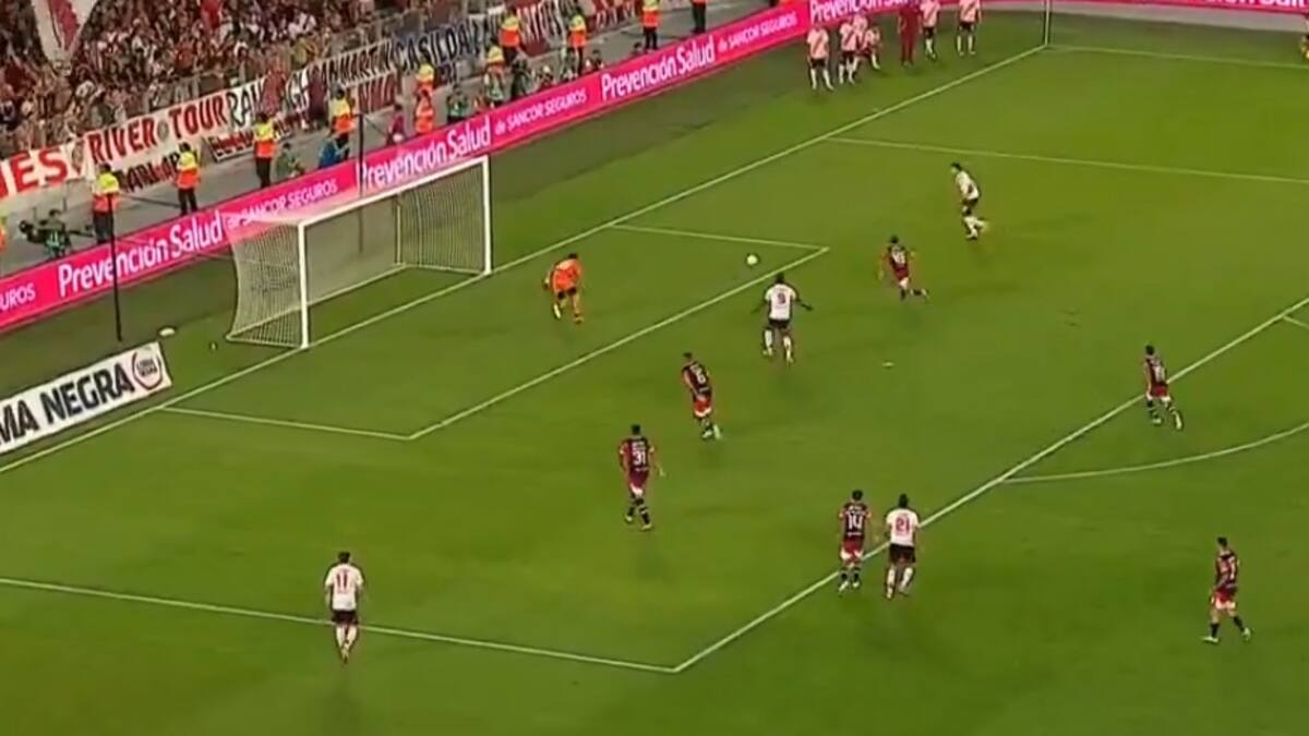 Paulo Díaz fue clave, pero Gonzalo Tapia falló esta increíble ocasión de gol en el triunfo de River por la liga argentina