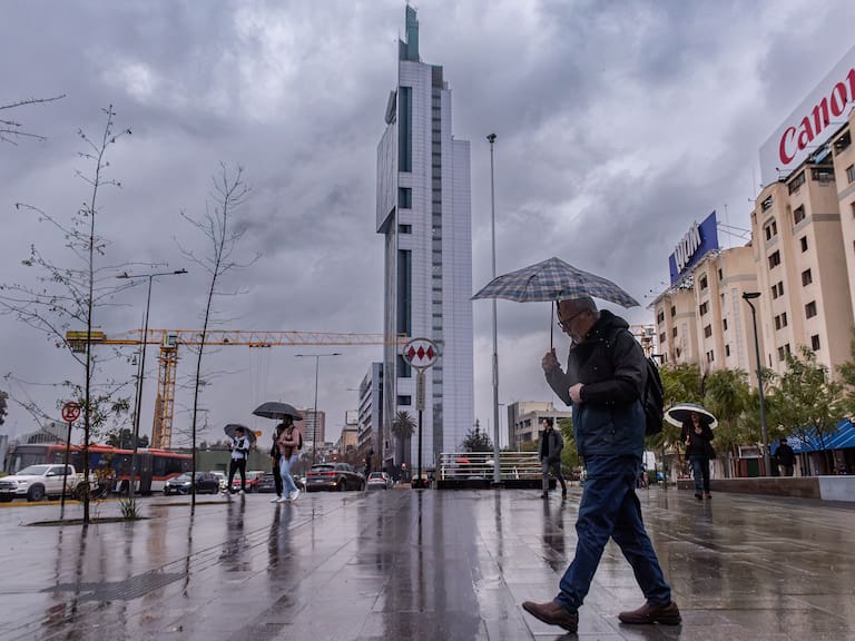 Lluvia en Santiago: ¿Cuándo vuelven las precipitaciones y hasta qué día se extenderá el nuevo sistema frontal?