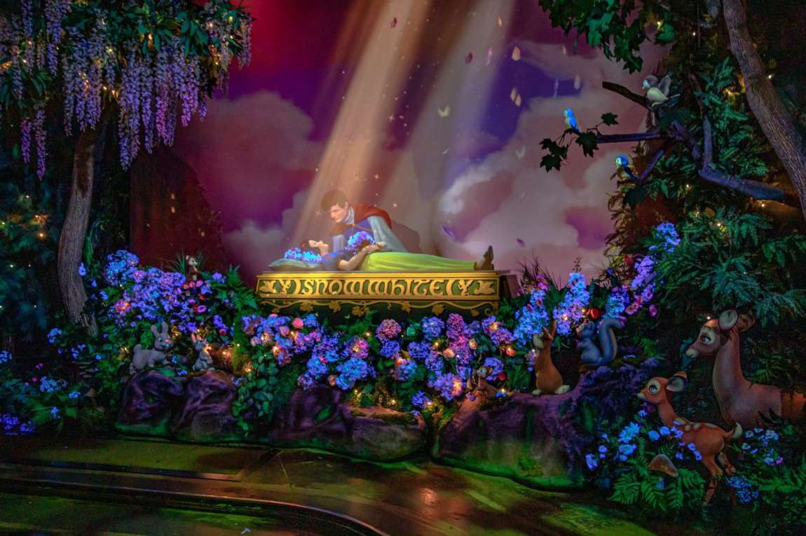 La escena del beso de Blancanieves en la atracción de Disneyland, según el registro oficial del recinto.