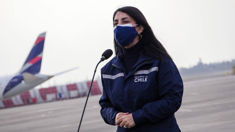 Llegó a Chile nuevo cargamento de AstraZeneca contra el covid-19