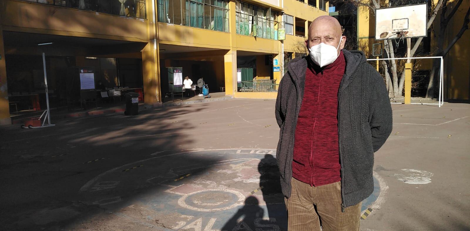 Padre de árbitro César Deischler es encargado de local de votación