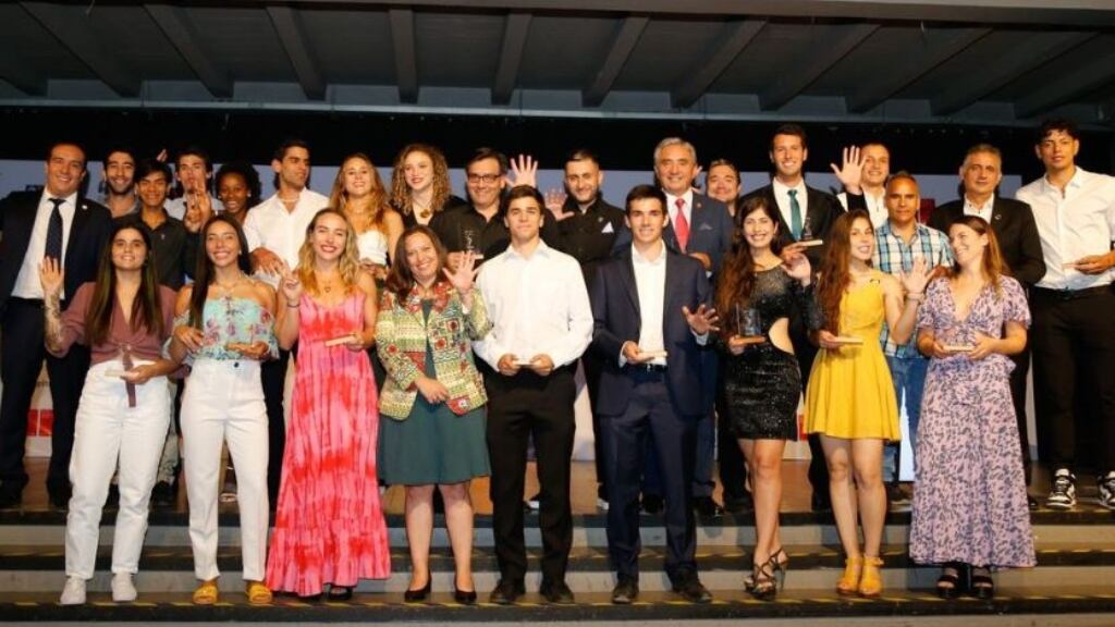 Premios Chile Compite 2022: 279 deportistas se reparten 608 millones de pesos en premios por sus logros del año