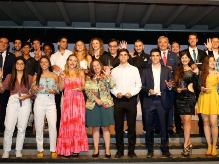 Premios Chile Compite 2022: 279 deportistas se reparten 608 millones de pesos en premios por sus logros del año