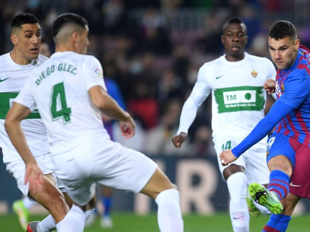 Elche, con Enzo Roco en cancha, rozó la hazaña en el Camp Nou y terminó perdiendo ante el Barcelona