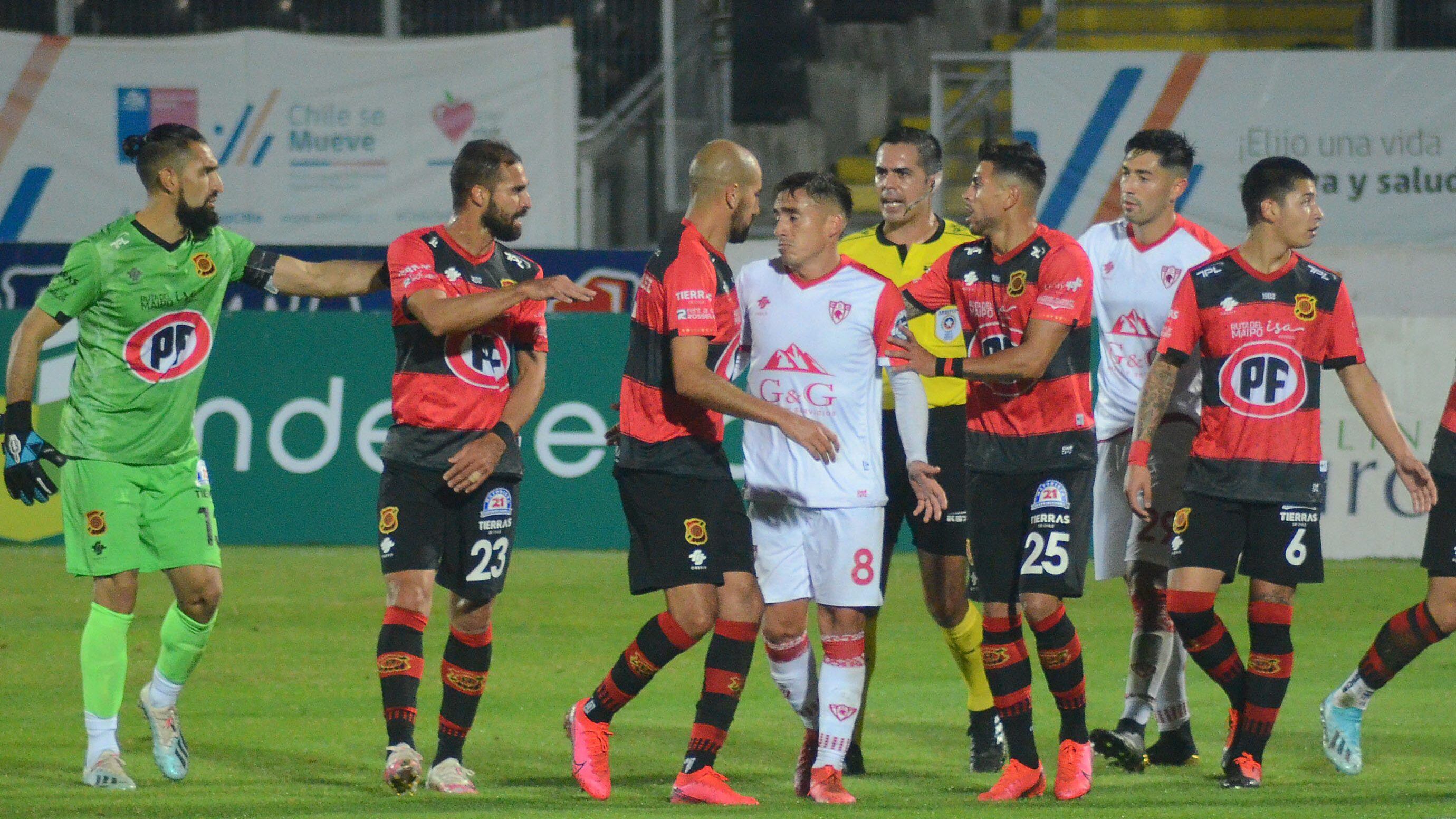 26 DE ABRIL DE 2021/TALCAPartido valido por la fecha 3 del Campeonato Nacional de Primera B 2021, entre Rangers y Deportes Copiapo, disputado en el Estadio Fiscal de Talca.
FOTO: ALEX BELTRAN/AGENCIAUNO