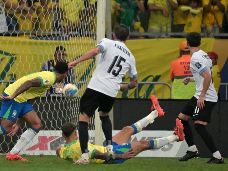 Brasil y Uruguay igualan en un partidazo en el Arena Fonte Nova de Bahía