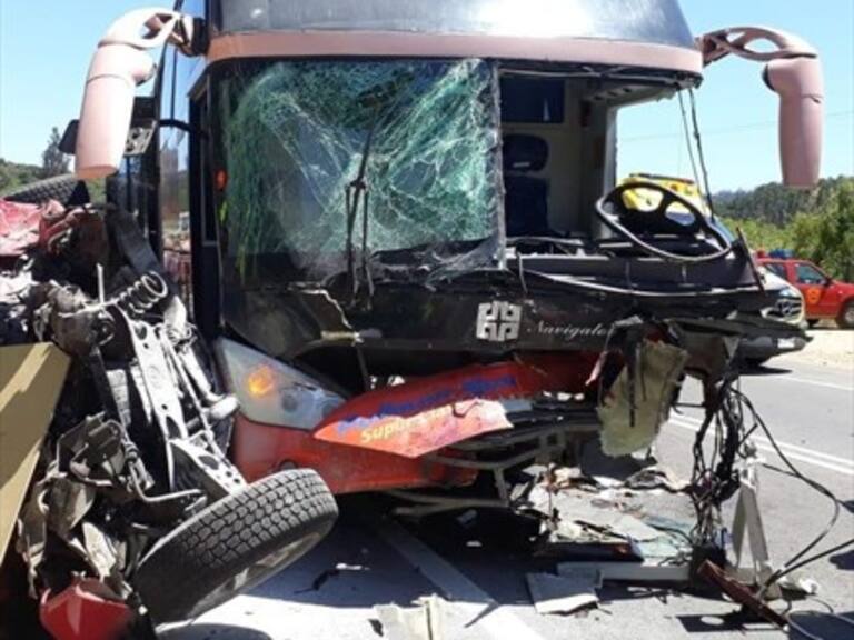 Accidente entre un bus y una camioneta deja un muerto en Casablanca