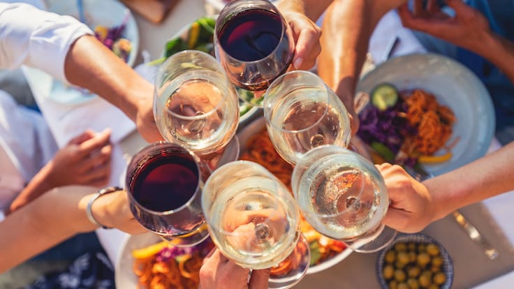“Mejores vinos para tomar en este verano 2025″: las recomendaciones del destacado sommelier chileno Marcelo Pino en la época de calor