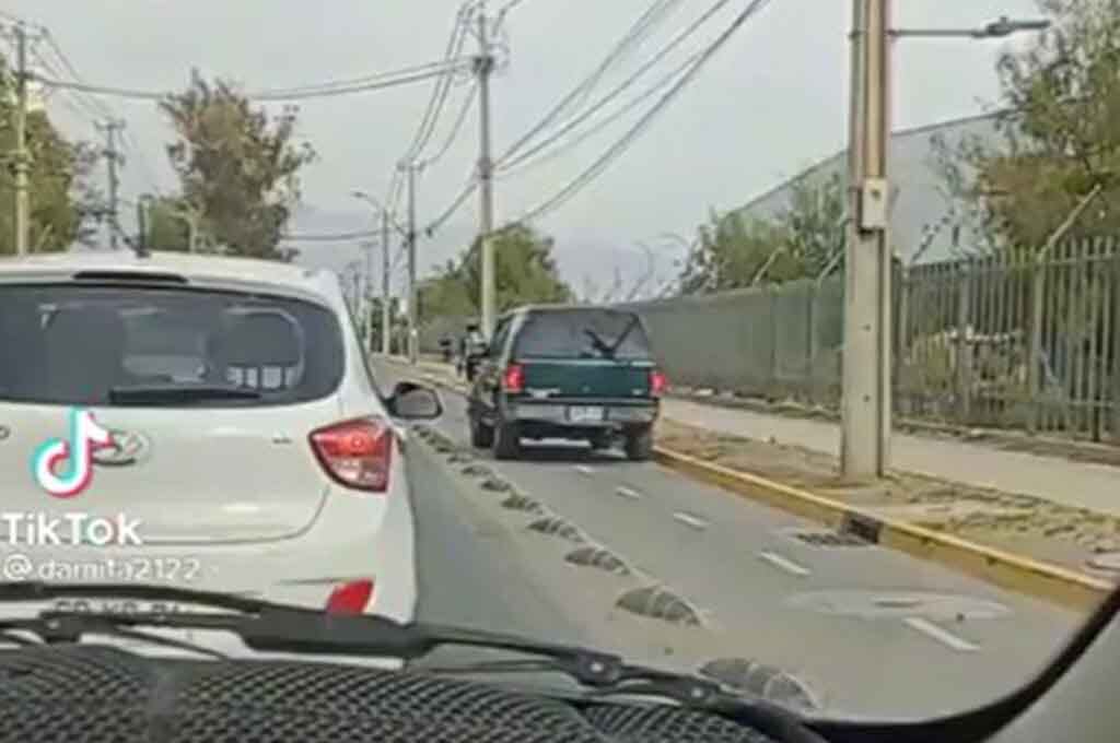 Conductor en la ciclovía de Renca