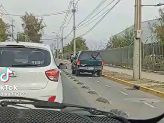 Conductor en la ciclovía de Renca