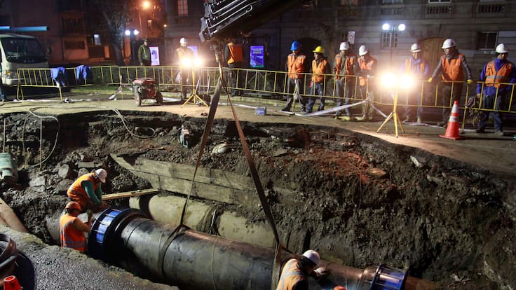 Contraloría detecta grave falta de coordinación en obras por $10.500 millones: Rompieron caminos recién arreglados para instalar agua potable