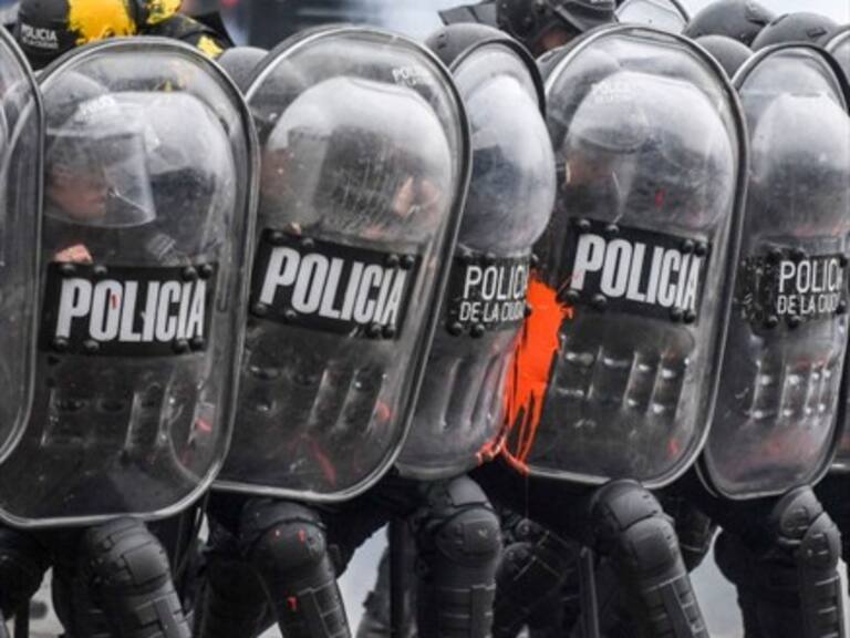 Policía argentina reprime con violencia a diputados de la oposición