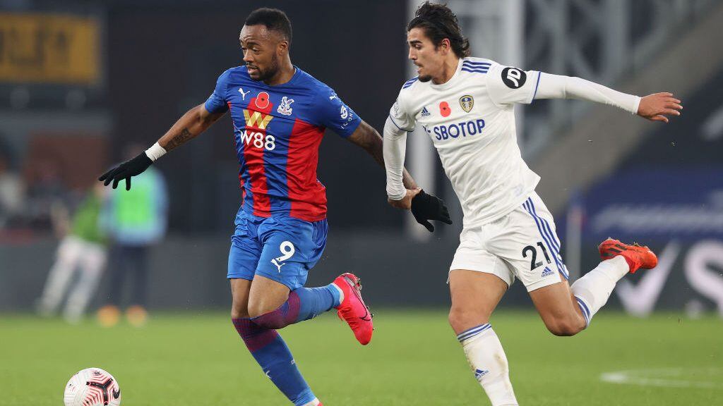 LONDON, ENGLAND - NOVEMBER 07: Jordan Ayew of Palace and Pascal Struijk of Leeds during the Premier League match between Crystal Palace and Leeds United at Selhurst Park on November 7, 2020 in London, United Kingdom. Sporting stadiums around the UK remain under strict restrictions due to the Coronavirus Pandemic as Government social distancing laws prohibit fans inside venues resulting in games being played behind closed doors. (Photo by Charlotte Wilson/Offside/Offside via Getty Images)