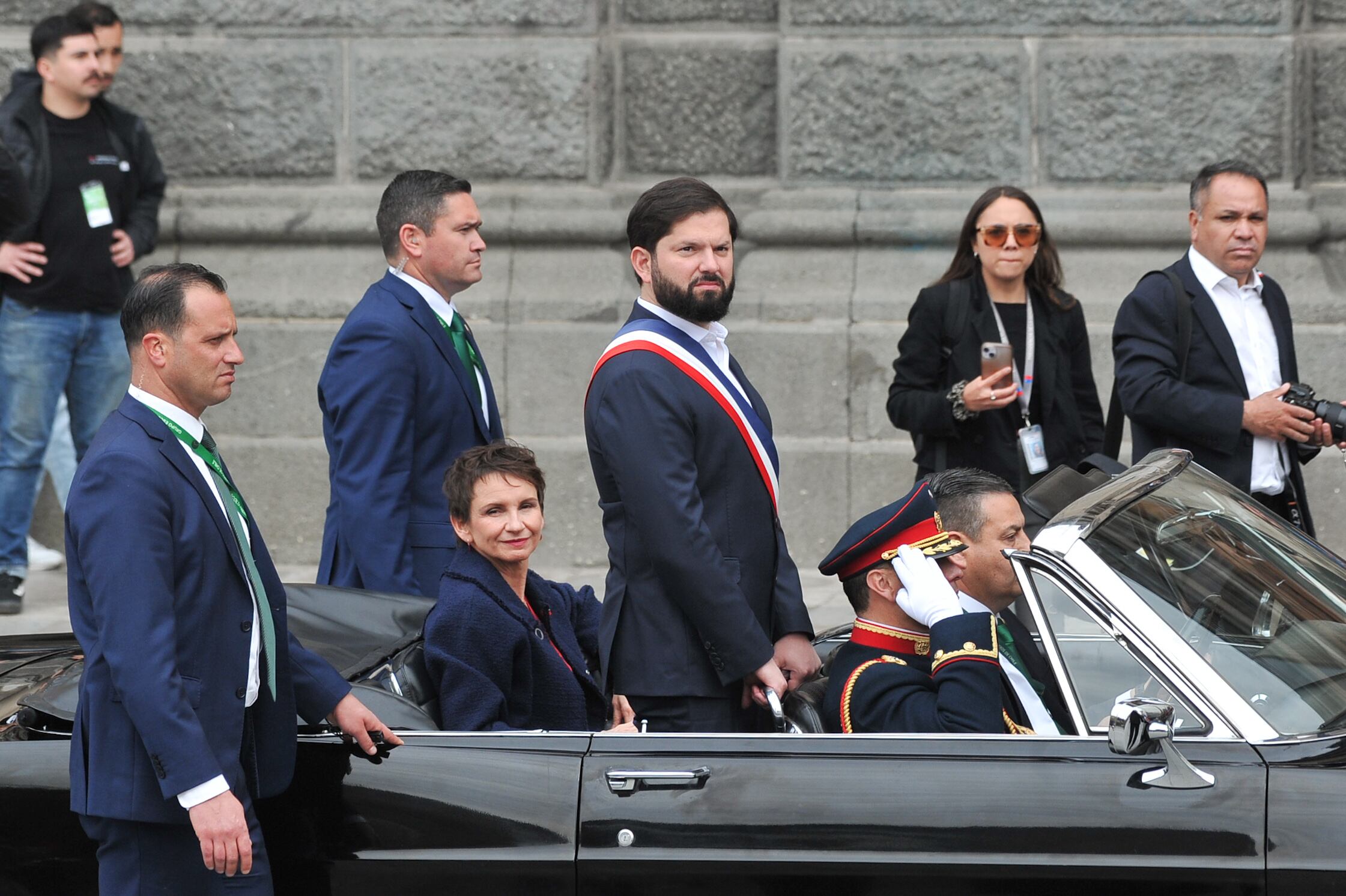 18 DE SEPTIEMBRE DEL 2024 / SANTIAGO El Presidente Gabriel Boric, durante su llegada al Te Deum Ecuménico 2024, en la Catedral de Santiago. 
FOTO: VICTOR HUENANTE / AGENCIAUNO
