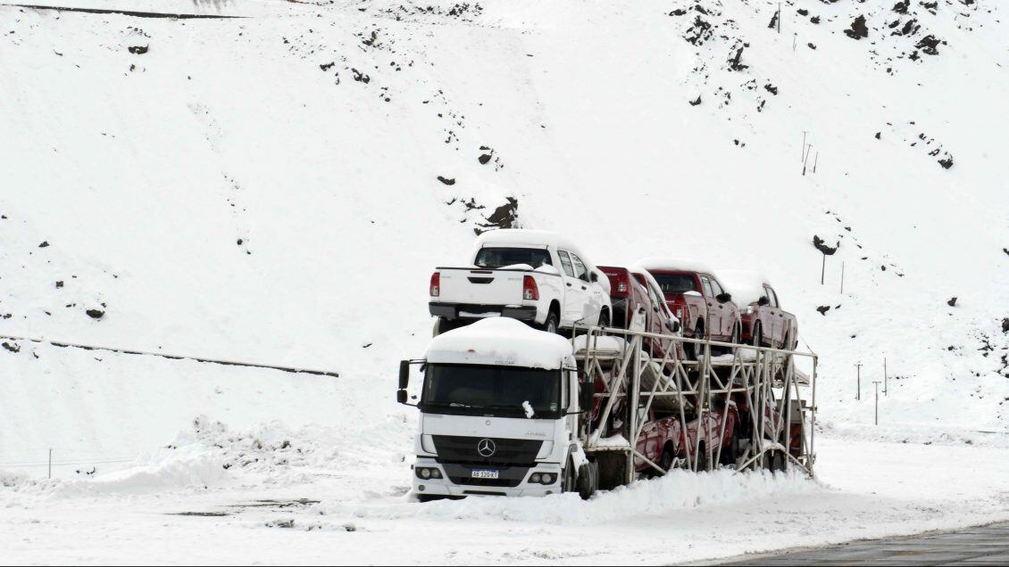 05 de JUNIO de 2022 / LOS ANDRES Camión argentino parado producto de las nevadas en paso Los Libertadores que se encuentra cerrado.
FOTO: PABLO OVALLE ISASMENDI / AGENCIAUNO