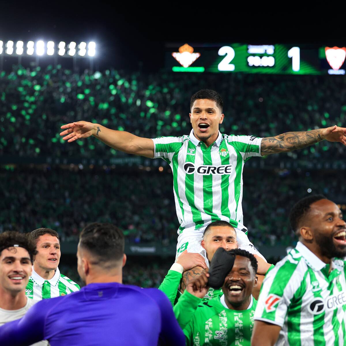 ¡Celebra Pellegrini! Real Betis logra una remontada y se queda con el derbi ante Sevilla